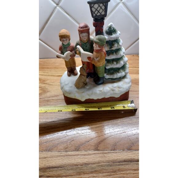 Vintage House of Lloyd Christmas‎ Around the World Carolers Musical and Lighted - Picture 7 of 11